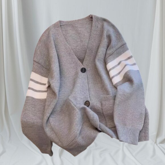 New Men's Gray Cardigan with Pockets and Stripes on the Sleeves Size: M - Picture 1 of 6